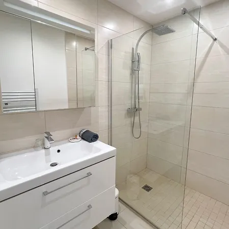 Apartment Petit 2 Pieces Carre D'or *
