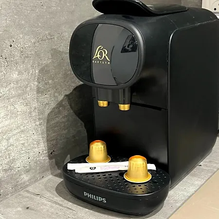 Petit 2 Pieces Carre D'or アパート