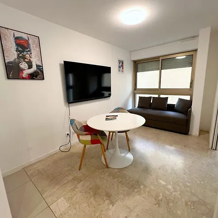 Petit 2 Pieces Carre D'or Apartment Nice